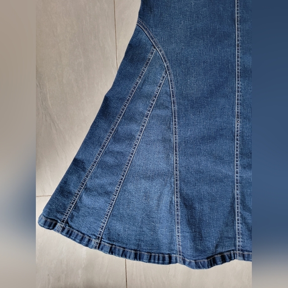 Y2K denim maxi skirt with flared panels, low rise - Picture 10 of 15